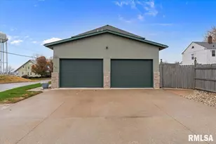 302 9th St, Silvis, IL 61282 - Photo 58