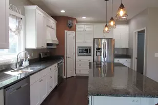 405 E Palace, Geneseo, IL 61254 - Photo 4