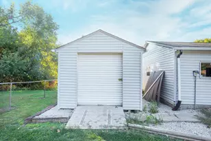 2802 Archer Dr Dr, East Moline, IL 61244 - Photo 26