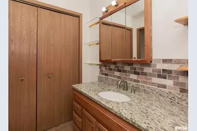 2802 Archer Dr Drive, East Moline, IL 61244 - Photo 10