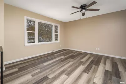 3205 Candlewick Drive, Bettendorf, IA 52722 - Photo 4