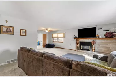 2552 37th Avenue, Rock Island, IL 61201 - Photo 4