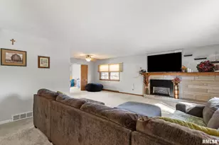 2552 37th Ave, Rock Island, IL 61201 - Photo 4