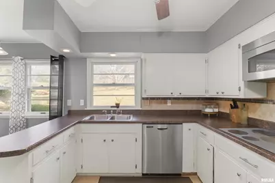 2552 37th Avenue, Rock Island, IL 61201 - Photo 8