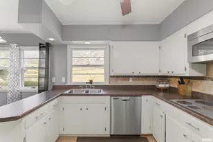 2552 37th Ave, Rock Island, IL 61201 - Photo 8