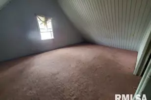 1031 10th Ave, Rock Island, IL 61201 - Photo 2