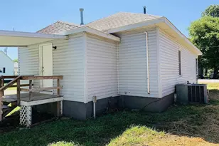 716 W Poplar St, Harrisburg, IL 62946 - Photo 6