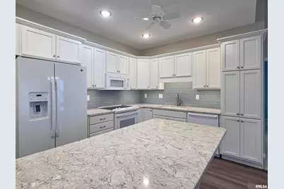 2592 Middle Road #313, Bettendorf, IA 52722 - Photo 14