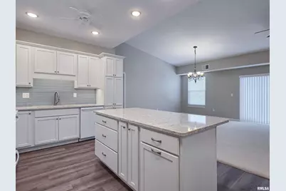 2592 Middle Road #313, Bettendorf, IA 52722 - Photo 12