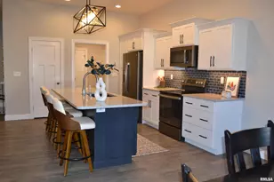 4605 Bellevue Dr, Springfield, IL 62711 - Photo 8