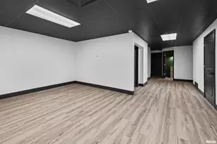 2400 24th St, Rock Island, IL 61201 - Photo 16