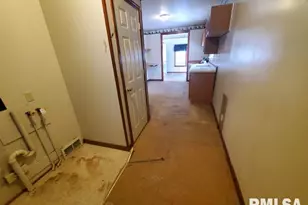 1385 Clark St, Galesburg, IL 61401 - Photo 4