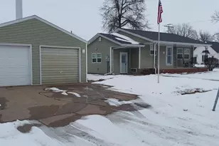 201 W E St, Alpha, IL 61413 - Photo 6