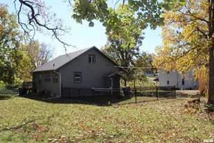 1208 Pine St, Kewanee, IL 61443 - Photo 6