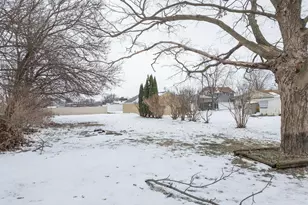 436 Hollis St, Kewanee, IL 62443 - Photo 22