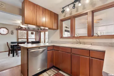 4523 S Concord Street, Davenport, IA 52802 - Photo 8