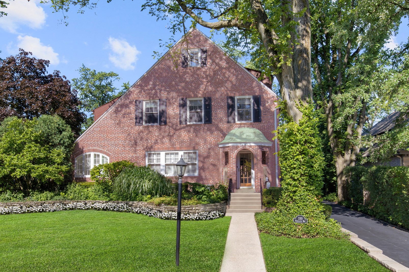 330 Radcliffe Way Hinsdale Il Mls Coldwell Banker