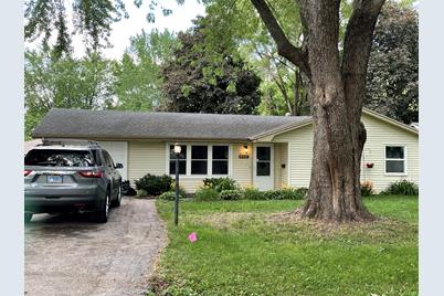 410 E Cross Street - Photo 1