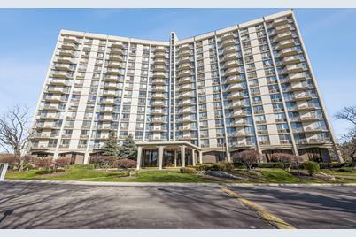 40 N Tower Road #8G, Oak Brook, IL 60523 - Photo 1