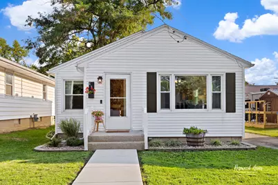 430 E 1st Avenue, Clifton, IL 60927 - Photo 1