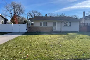 2813 Forest Glen Pkwy, Woodridge, IL 60517 - Photo 1