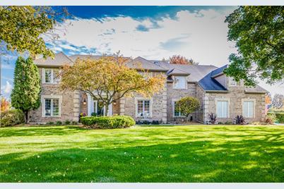 6619 Oakwood Manor Drive, Crystal Lake, IL 60012 - Photo 1