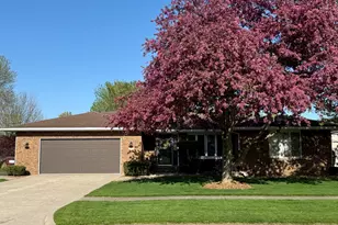 340 N Mulberry St, Herscher, IL 60941 - Photo 1