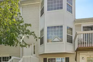 33 S Treehouse Ln, Round Lake, IL 60073 - Photo 1