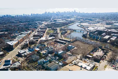 2221 W Oakdale Avenue, Chicago, IL 60618 - Photo 1