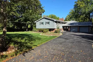 520 Eton Dr, North Barrington, IL 60010 - Photo 1