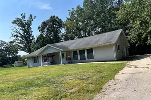 730 N Brewster Ave, Freeport, IL 61032 - Photo 1