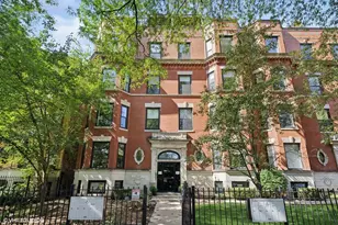 5208 N Winthrop Ave, Chicago, IL 60640 - Photo 1