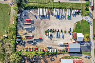 7 W Issert Dr, Kankakee, IL 60901 - Photo 1