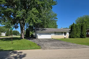 6809 S Joanne Ave, Rochelle, IL 61068 - Photo 1
