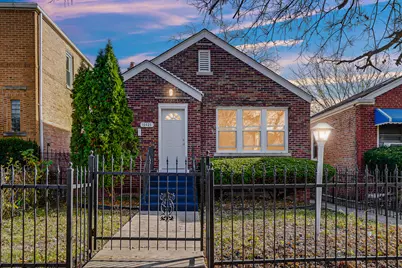 10425 S Prairie Avenue, Chicago, IL 60628 - Photo 1