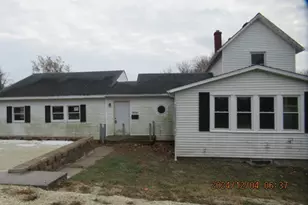 434 Prospect Ave, Paxton, IL 60957 - Photo 1