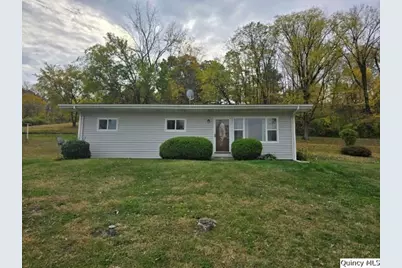 840 W 4th Street, Dallas City, IL 62330 - Photo 1