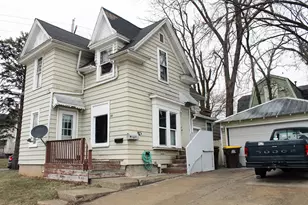 603 1/2 S Walnut Ave, Freeport, IL 61032 - Photo 1