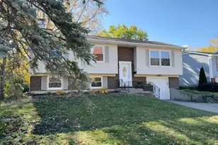 533 Surryse Rd, Lake Zurich, IL 60047 - Photo 1