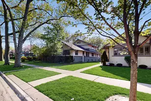 827 N Grove Ave, Oak Park, IL 60302 - Photo 1