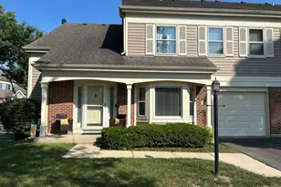 2015 N Lake Arlington Dr, Arlington Heights, IL 60004 - Photo 1