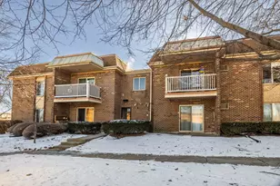 902 W Alleghany Dr, Arlington Heights, IL 60004 - Photo 1
