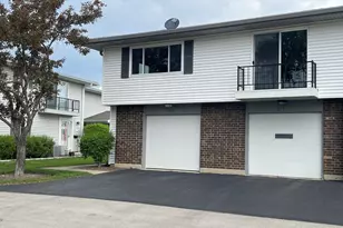 217 Kendrick Ct, Schaumburg, IL 60194 - Photo 1