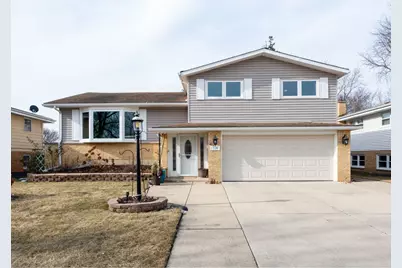 334 Wilkins Drive, Des Plaines, IL 60016 - Photo 1