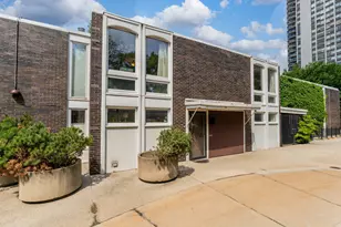 1414 N Sandburg Terrace, Chicago, IL 60610 - Photo 1