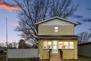 423 N Washington Ave, Bradley, IL 60915 - Photo 1