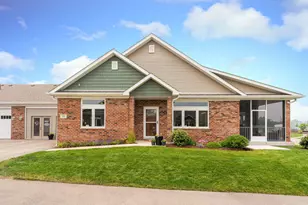 28 Kloe Ln, Sycamore, IL 60178 - Photo 1