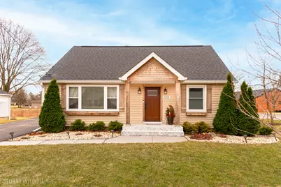 509 W Crystal Lake Avenue, Crystal Lake, IL 60014 - Photo 1