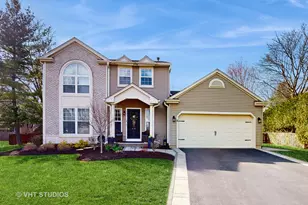 8 Rosewood Ct, Cary, IL 60013 - Photo 1