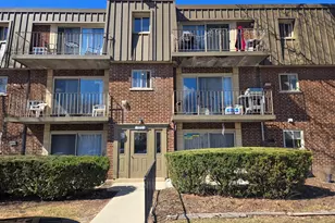 571 Fairway View Dr, Wheeling, IL 60090 - Photo 1